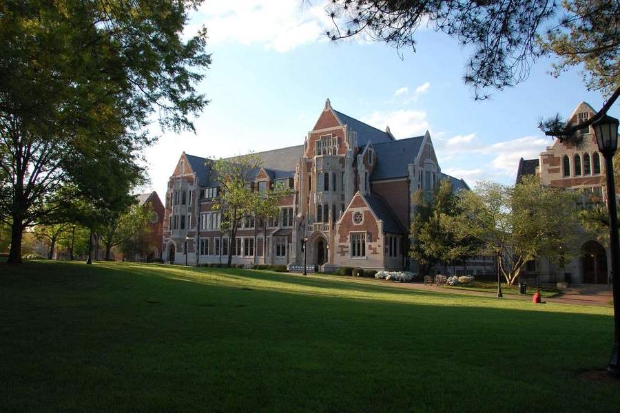 Wide view of 正规博彩十大网站排名学院 campus